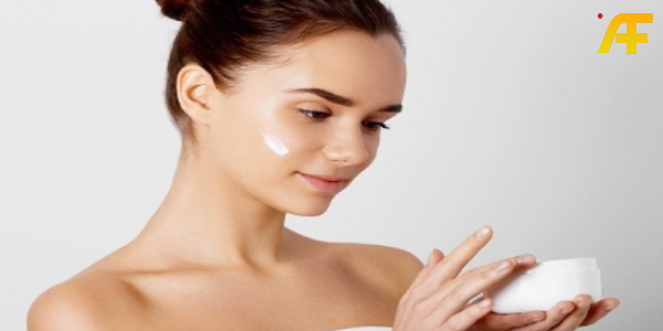 أفضل روتين عناية بالبشرة الجافة خلال فصل الشتاء