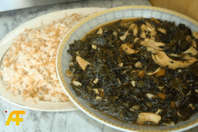 تقديم وجبة الملوخية الناشفة