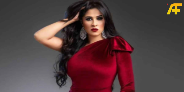 من هي ياسمين عبد العزيز وما هي تفاصيل حياتها الشخصية وأسرار نجاحاتها المهنية؟