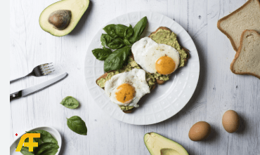 فطور البيض والأفوكادو