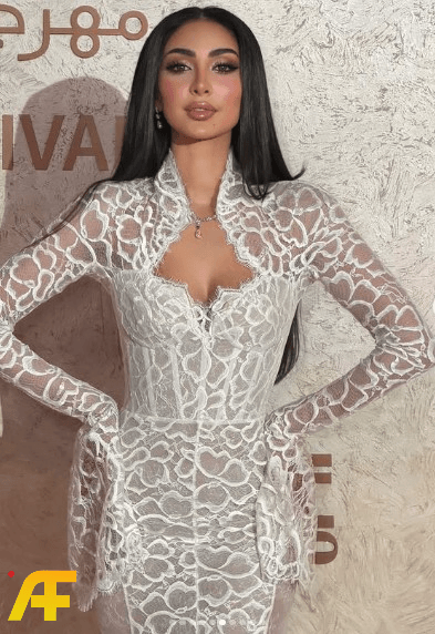 ما هي تفاصيل إطلالة الفستان الأبيض الملكي؟