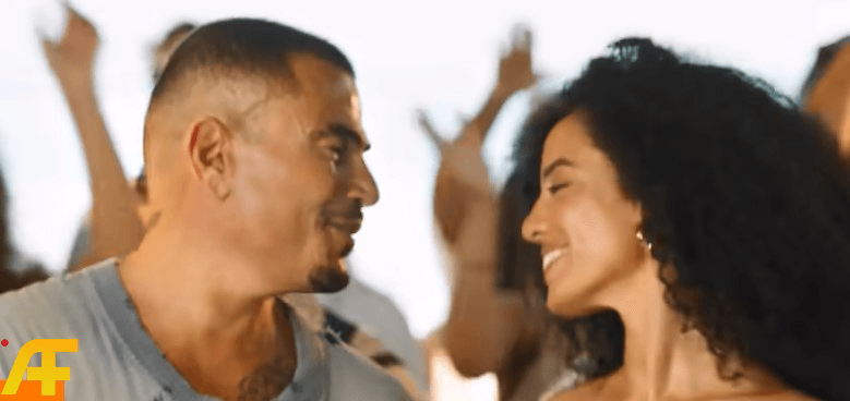 ما هي أغنية خطفوني لعمرو دياب؟