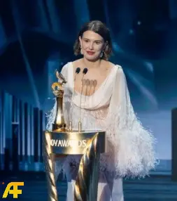 إطلالة ميلي بوبي براون في Joy Awards 2026