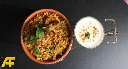 تقديم البرياني الهندي الاصلي بالدجاج