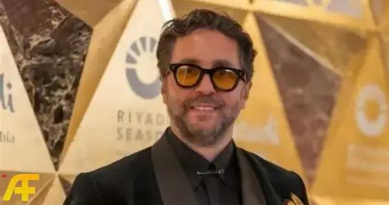 هشام ماجد يفوز بجائزة الممثل المفضل عن إكس مراتي في Joy Awards 2025