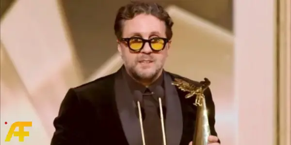 هشام ماجد يفوز بجائزة الممثل المفضل عن إكس مراتي في Joy Awards 2025