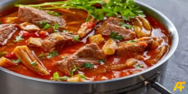 وصفة البامية المصرية باللحم المفروم والصلصة الغنية بالنكهات